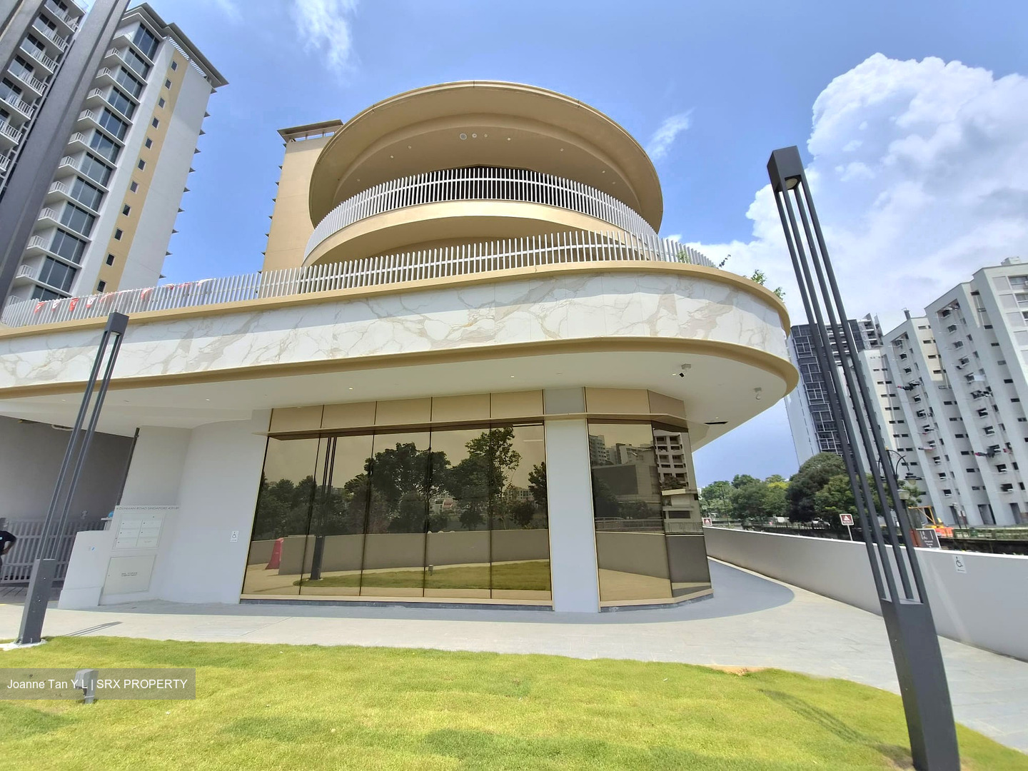Grand Dunman (D15), Retail #617003561
